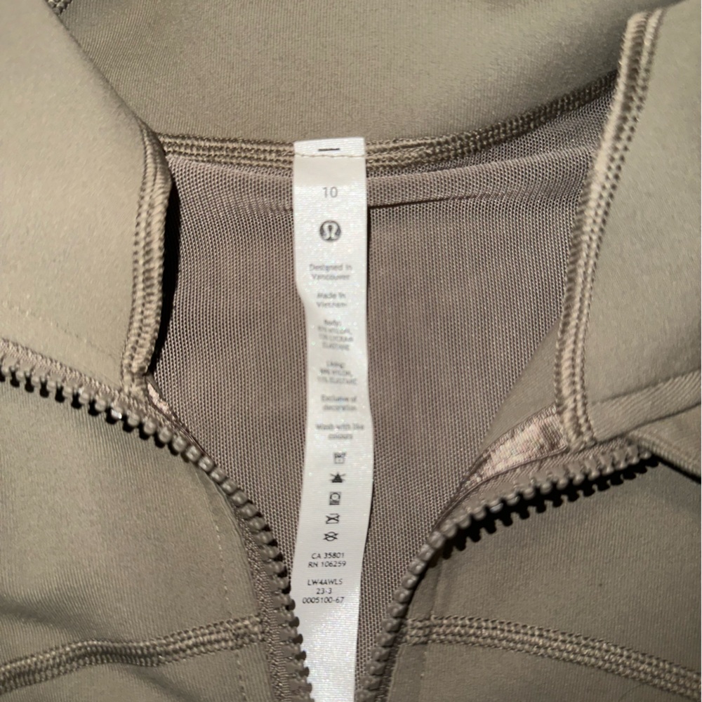 Lululemon Jacket - Picture 2 of 3